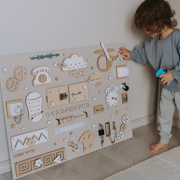 Tavola delle attività Montessori: giocattolo sensoriale in legno fatto a mano per bambini piccoli