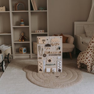 Planche occupée en bois pour fille, planche d'activités pour bébé, planche de développement pour tout-petits, planche d'apprentissage, jeu pour tout-petits, planche sensorielle