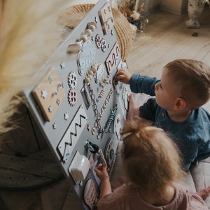 Libro ocupado Montessori para bebés y niños pequeños de 1 año