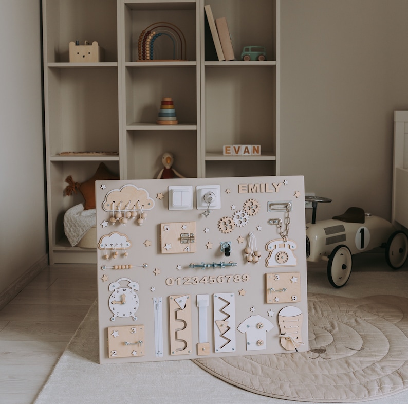 Lavagna personalizzata per bambini, Lavagna attività, Lavagna per lo sviluppo Regalo per bambini, Lavagna Montessori, Lavagna sensoriale in legno, Regalo per il primo compleanno Wooden 60 x 70 cm