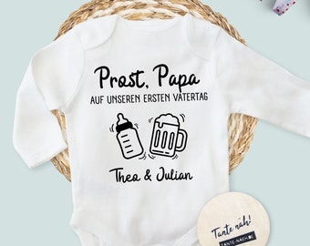 Personalisierter Baby Body zum Vatertag - "Prost Papa" - personalisiert mit Namen