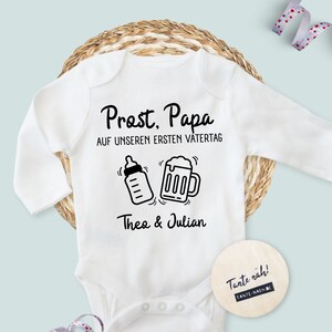 Personalisierter Baby Body zum Vatertag Prost Papa personalisiert mit Namen Bild 1