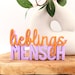 → auf Etsy ansehen: Deko Schriftzug 3D Lieblingsmensch | Deko Schriftzüge zum Hinstellen | Deko Schriftzüge | Geschenkidee | verschiedene Farben & Größen Deko Schriftzug 3D Lieblingsmensch | Deko Schriftzüge zum Hinstellen | Deko Schriftzüge | Geschenkidee | verschiedene Farben & Größen