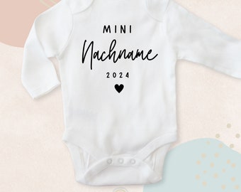 Mini Nachname Baby Body Name personalisierbar, Schwangerschaft verkünden, Geburtsgeschenk, Babybody personalisiert