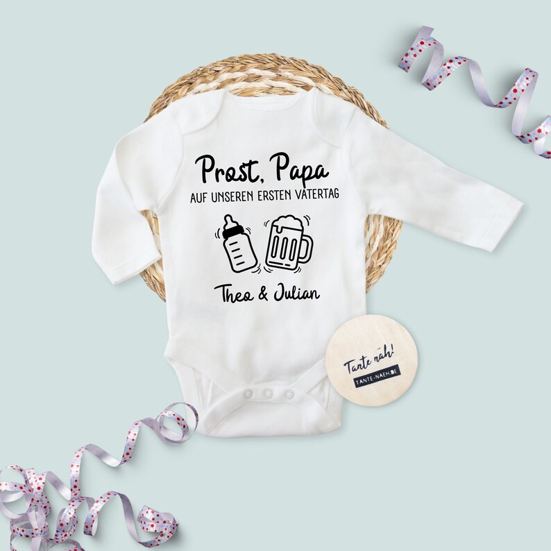 Personalisierter Baby Body zum Vatertag Prost Papa personalisiert mit Namen Bild 1