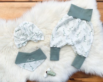 Pumphose, Turbanmütze und Halstuch mit Namen - Eukalyptus und Farn Babyhose Set - Personalisiert