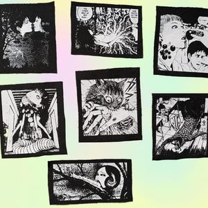 Puede incluir: Una colección de siete parches de tela en blanco y negro con ilustraciones estilo manga. Los diseños incluyen una pareja besándose, una figura con raíces, una persona bebiendo, una criatura de varias cabezas, un gato mordiendo una mano y un caracol.