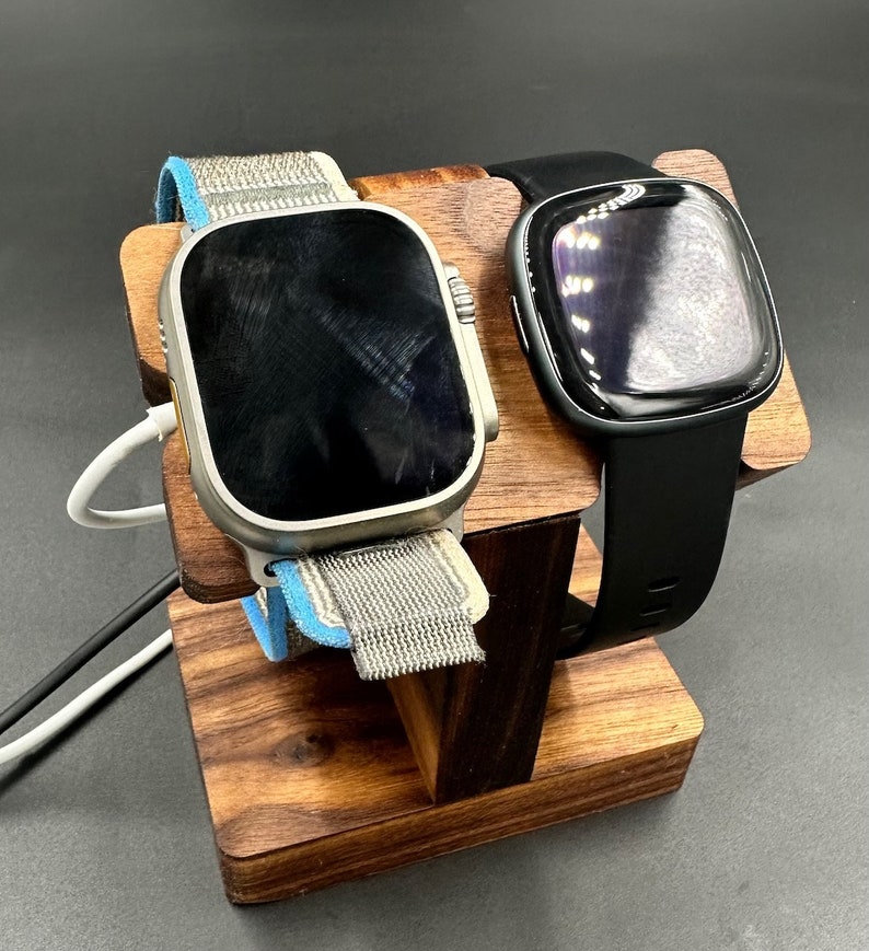 Hantverksmässig laddningsstation för 2x Apple, Fitbit, Google och Samsung klockor (hårdträ) bild 3