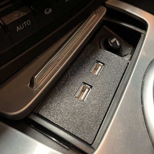 Audi TT 8J USB Ladegerät - Einsatz für den Aschenbecher MK2 Tuning Innenraum Mittelkonsole Innenausstattung TTRS