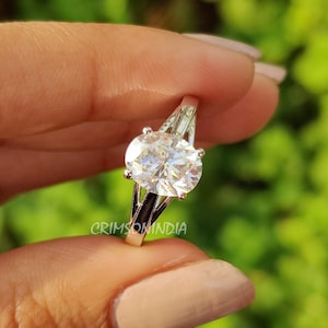 Unique 2 Carat Oval Cut Moissanite Engagement Ring, Stackable 14K Solid Gold Ring, Solitaire Oval Ring, Split Shank Ring, 4 Claw Prong Ring