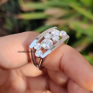 Anillo de compromiso de moissanita de corte redondo de 0,45 TCW, anillo de oro macizo de 14 quilates, anillo con engaste de bisel, anillo de cuerpo dividido, anillo de siete piedras, anillo clásico