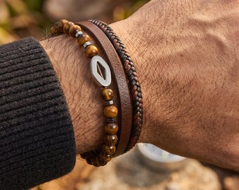 Brown leather pearl bracelet with engraving - Carti de Lu