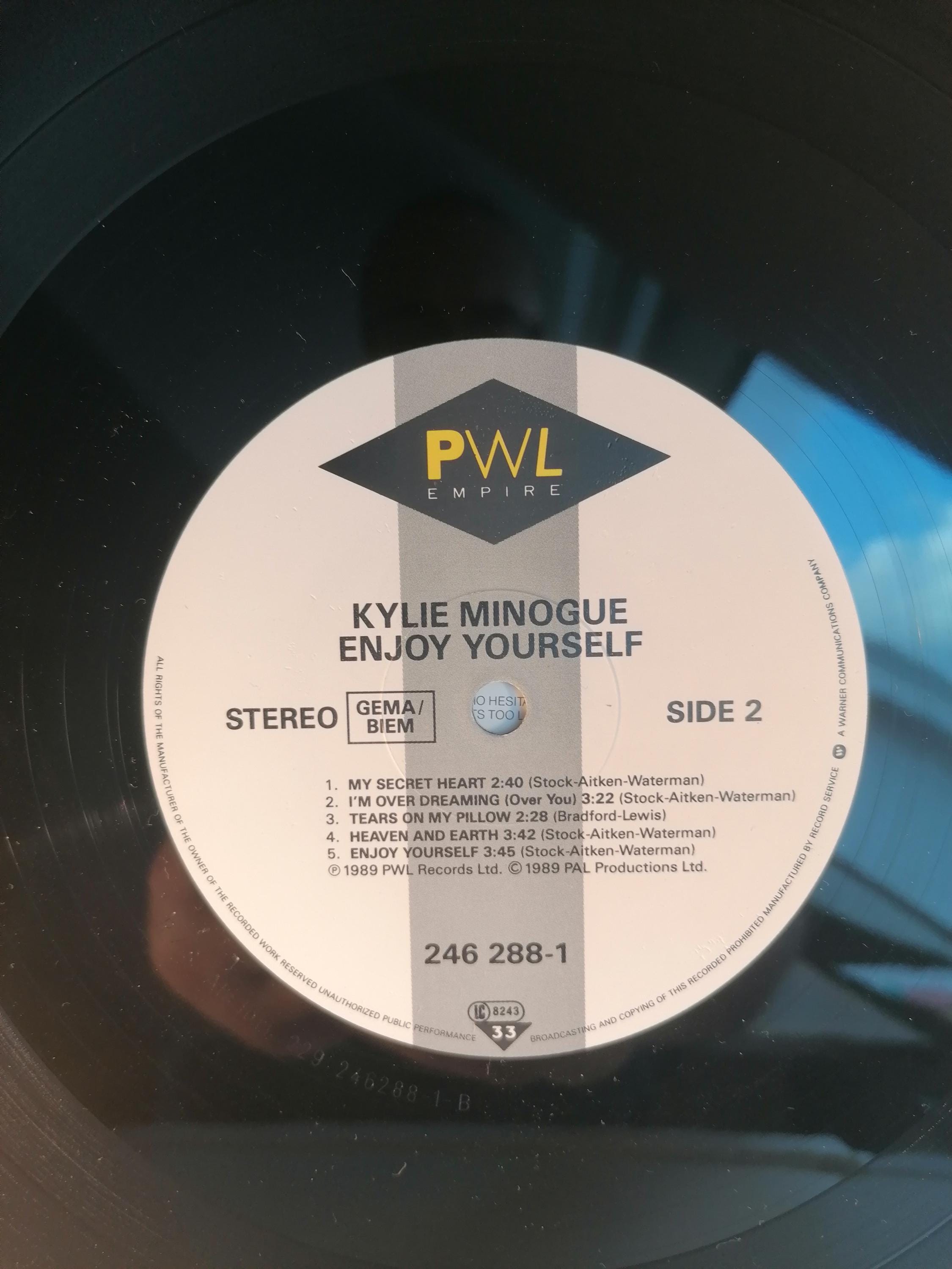 カイリーミノーグEnjoy Yourself CD、ミュージックDVD輸入盤 Amazon.co.jp: Enjoy Yourself: ミュージック