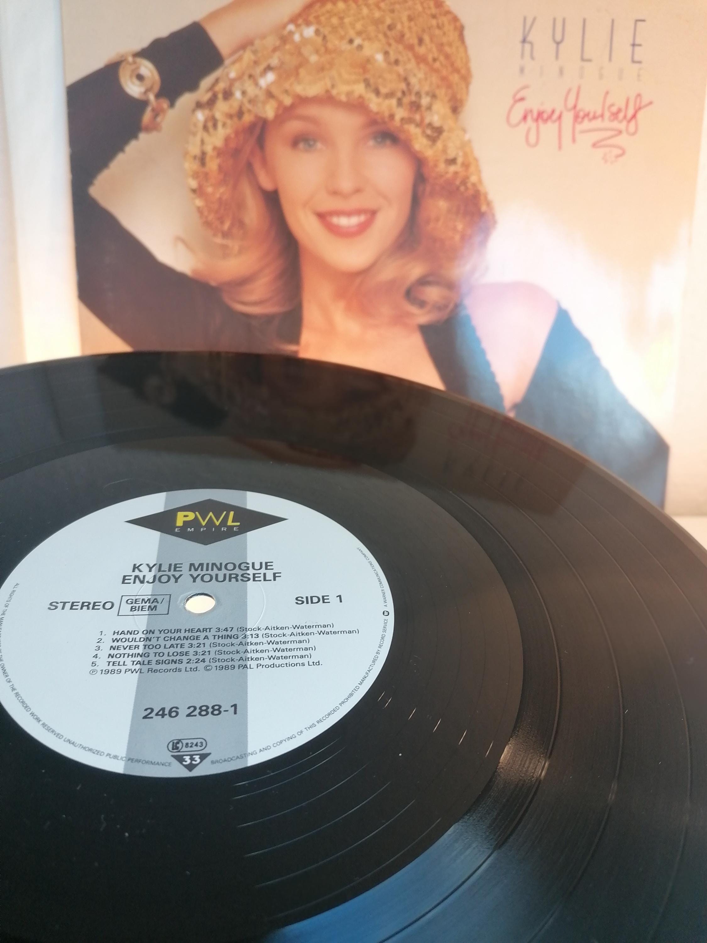 カイリーミノーグEnjoy Yourself CD、ミュージックDVD輸入盤 Amazon.co.jp: Kylie / Enjoy Yourself: ミュージック