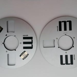 MAXELL Leere Metallspule 2 Stück | 2 Fenster Silber | 10,5 Zoll x 1/4 Zoll Band/ Hergestellt in Japan