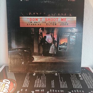 Elton John – Don&#39;t Shoot Me I&#39;m Only The Piano Player Vintage Vinyl Record Album MCA Records – MCA-2100 Pinckneyville Pressing - Booklet