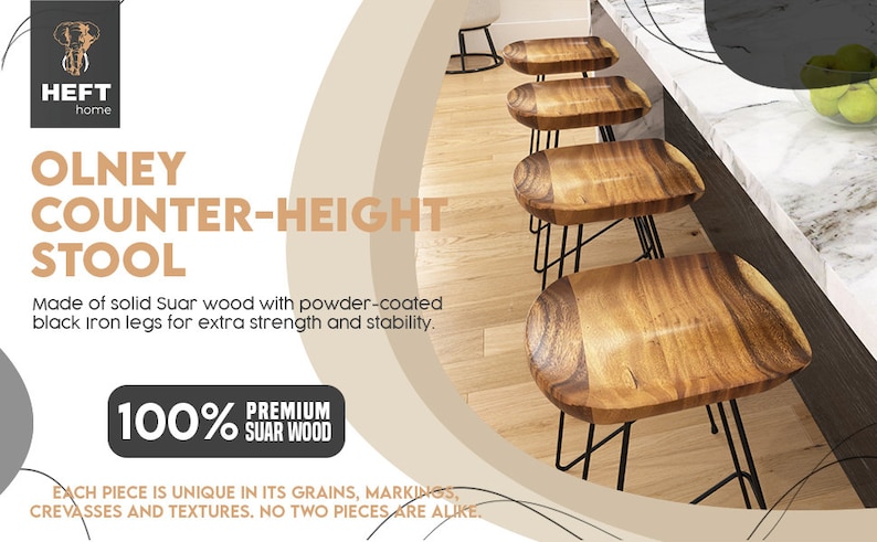 Peut inclure: Tabourets de comptoir Olney en bois massif de Suar avec pieds en fer noir enduits de poudre. Les tabourets pr&eacute;sentent un fini grain de bois naturel et sont con&ccedil;us pour la r&eacute;sistance et la stabilit&eacute;. Chaque pi&egrave;ce est unique.
