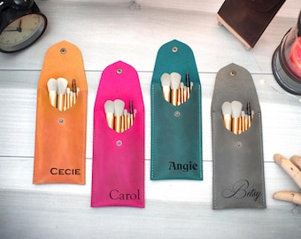 Personalized Leather Makeup Brush Holder, Custom Beauty Organizer, Unique Travel Case for Women, Cosmetic Brush Case, Gift for Beauty Lovers