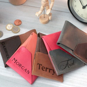 Custodia per carte in pelle minimalista, porta carte portafoglio sottile personalizzato, porta carte in pelle inciso personalizzato, portafoglio per carte unisex, regalo testimoni dello sposo