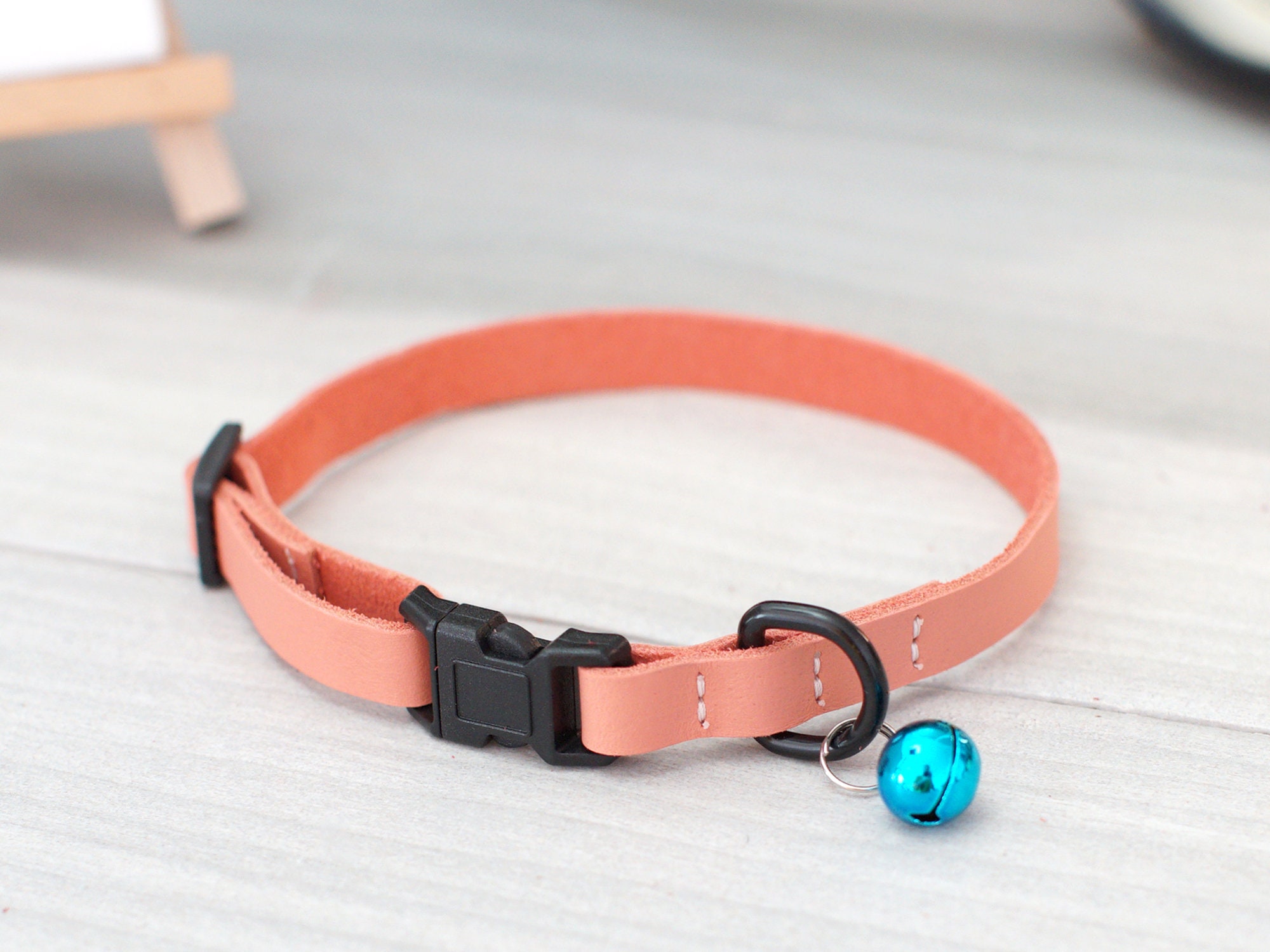 Personalisierbares Katzenhalsband Aus Echtem Leder – Mit Namensschild-Gravur & Glocke, Rosa