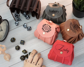 Saco de dados com cordão personalizado, saco de conjunto de dados Dnd personalizado, armazenamento de dados de couro, caixa/bandeja de dados de monograma para dados TTRPG e miniaturas