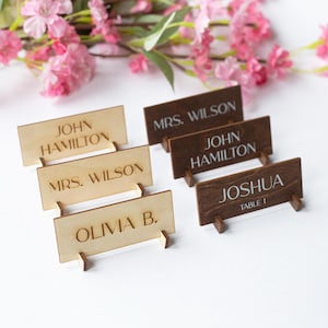 Houten plaatskaarten voor bruiloften, lasergegraveerde plaatsnamen, elegante couvert voor bruiloftstafel, rustieke naamkaartjes voor evenementen, cadeau voor gasten