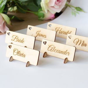 Houten plaatskaarten voor bruiloft, naammarkeringen, tafelborden bruiloft, cadeau voor gasten, rustieke naamplaatjes, gepersonaliseerde tafelborden