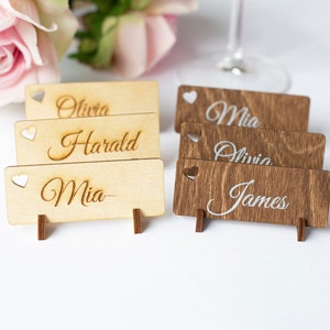 Etiquetas de madeira para casamento, cartões de lugar, presente para convidados, configuração de mesa de casamento cortada a laser, independente com suportes, pingentes para chaves depois