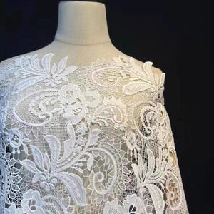 Witte mesh bloem kantstof, geborduurde tule stof, bloemen bruidssluier materiaal, verkocht per halve meter