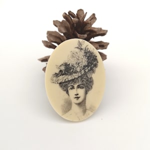 Vintage serigraphy brooch by Lea Stein - Lady with a hat