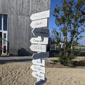 Wooden directional arrow, decorative sign, directional sign, customizable, directional sign, wedding wood sign