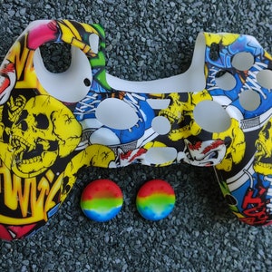 Siliconen beschermhoes skin + 2 stuks joystickdoppen voor Sony PS4-controller