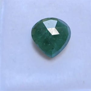 Good-quality green Kyanite rose-cut slice, 1  pices 15  mm, heart shape, 13  cts gemstone