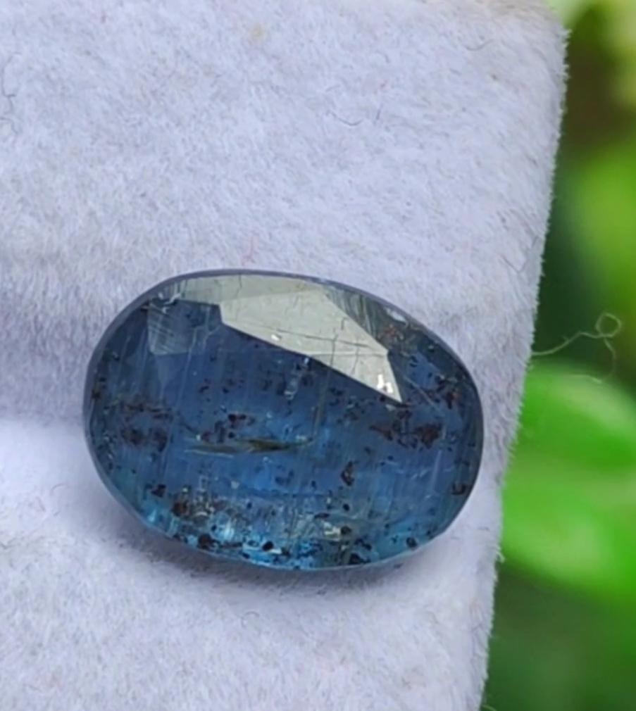 ファセットカットのモスカイヤナイト宝石：オーバルカット、7 x 11 mm 
