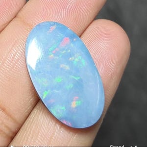 Good-quality Australian opal, hand-polished, smooth, 1-piece, 16 cts, oval shape, 14 x 24 mm