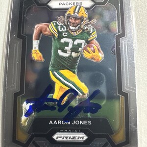 Die Karte von Aron Jones signiert