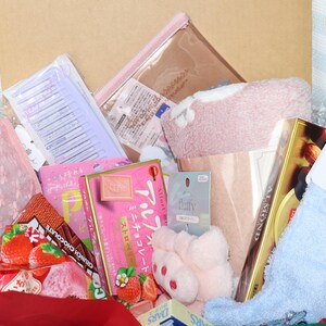 Japanische Frauen Männer Geschenk Box ( Anime T-Shirt / japanische Snacks / Kawaii Artikel), Geschenke für ihn, Geschenke für sie