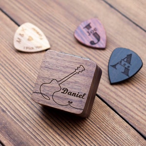 Personalized Engrave Guitar Pick Case, Custom Picks Plectrum Holder, Gifts for Dad, Wooden Box for Gurtar Player, Musician Valentines Day
