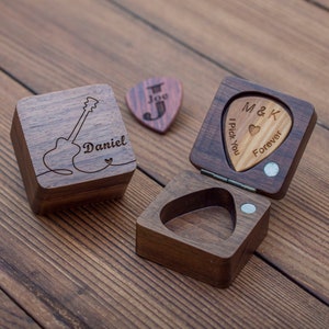 Personalized Engrave Guitar Pick Case, Custom Picks Plectrum Holder, Gift for Dad, Wooden Box for Gurtar Player, Gifts for Christmas