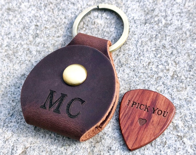 Personalized Guitar Pick Holder, Custom Monogrammed Vegan Vintage Genuine leather Guitar Picks Case Keychain, Engraved Gifts for fathers day