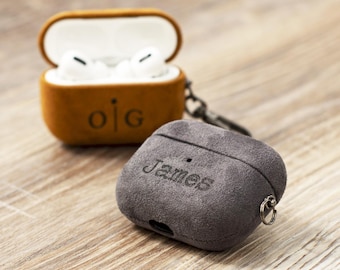 Custodia personalizzata in pelle scamosciata per AirPods, supporto con incisione personalizzata per AirPod Pro 3 / Pro 2 / AirPods 4, regalo per uomo, regali di Natale