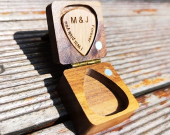 Personalized Wood Guitar Pick Box, Custom Wooden Plectrum Pick, Engraved Wooden Case, Musician Valentines Day Gift For gurtar player