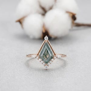 Moss Agate Engagement Ring Kite Shape Vintage Ring Unique Cluster Kite Cut Green Agate Moissanite Wedding Ring Bridal Ring Anniversary Gift