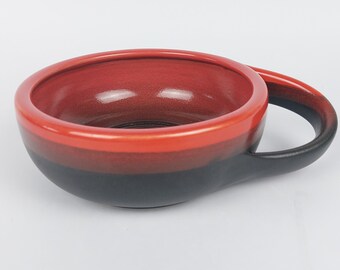 Shaving bowl with inclined handle