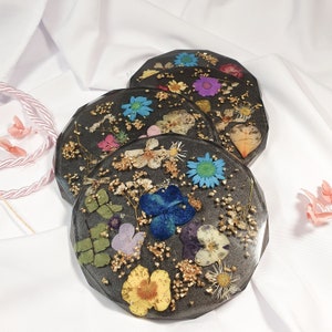 Botanical resin coasters, Floral handmade coasters, Dry pressed flowers, Set of 4 floral black and clear coasters