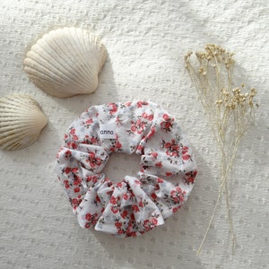 Chouchou / Scrunchie / Upcycling / Recycled fabric / Handmade / French designer / Hair accessories Modèle Aumontzey