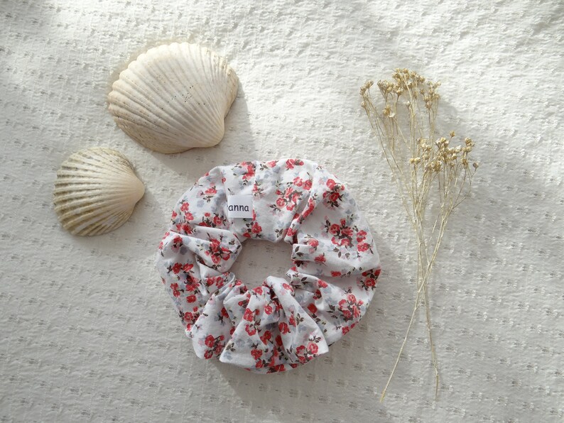 Chouchou / Scrunchie / Upcycling / Recycled fabric / Handmade / French designer / Hair accessories Modèle Aumontzey