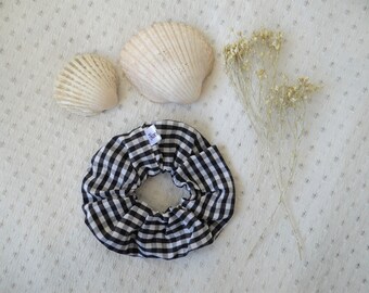 Chouchou / Scrunchie / Motif Vichy / Chouchou en tissu / Accessoires cheveux / Tissu recyclé / Upcycling / Créatrice française / Fait-main