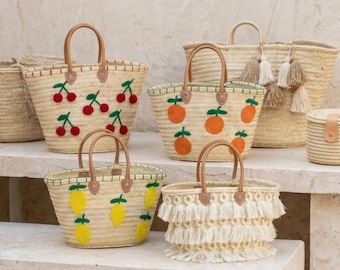 Sac fourre-tout marocain en paille, sac de marché en feuilles de palmier brodées de fruits avec poignées en cuir