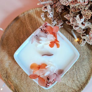 Handgemaakte geur- en bloemenkaars | Frosted LiTCHi | Sojawas | Gedroogde bloemen | Geur uit Grasse | Kerstcollectie